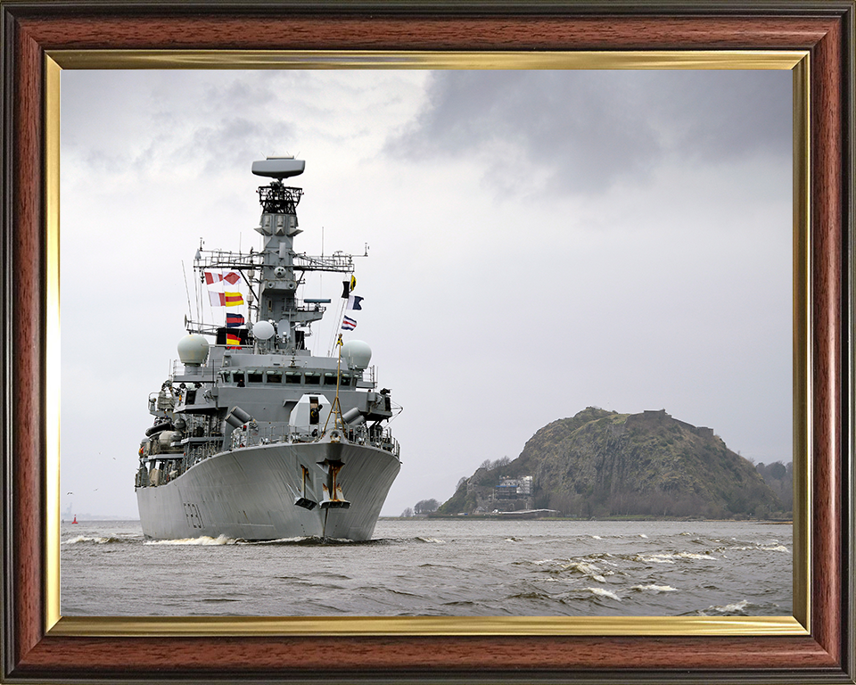 HMS Argyll (F231) Photo Print - Arriving in Glasgow 2015 - Royal Navy Type 23 Frigate Posters, Prints, & Visual Artwork Hampshire Prints 10 x 8 Classic Frame No