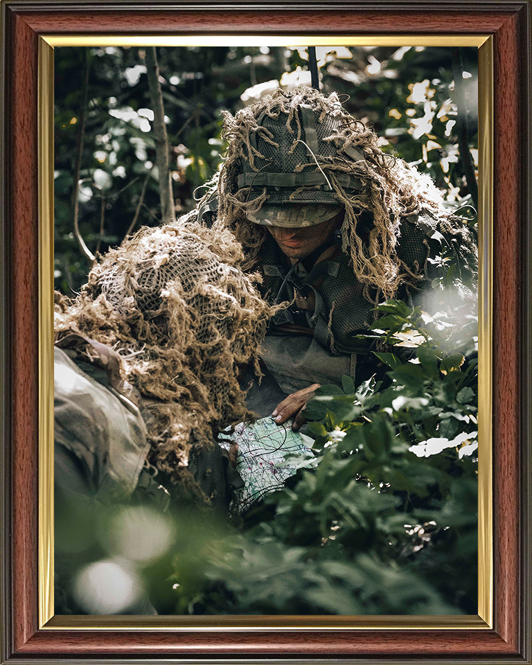 Soldiers Map Reading Photo Print - British Army Hampshire Prints 10 x 8 Classic Frame No