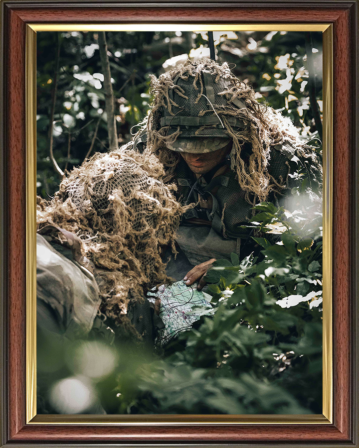 Soldiers Map Reading Photo Print - British Army Hampshire Prints 10 x 8 Classic Frame No