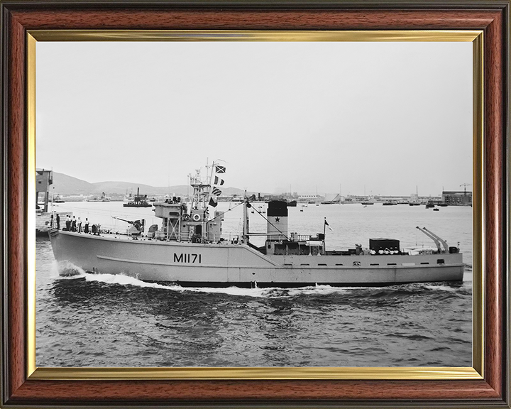 HMS Aldington (M1171) Royal Navy Ton Class Minesweeper Warship Entering Port Photo Print Wall Art Decor Posters, Prints, & Visual Artwork Hampshire Prints 10 x 8 Classic Frame No