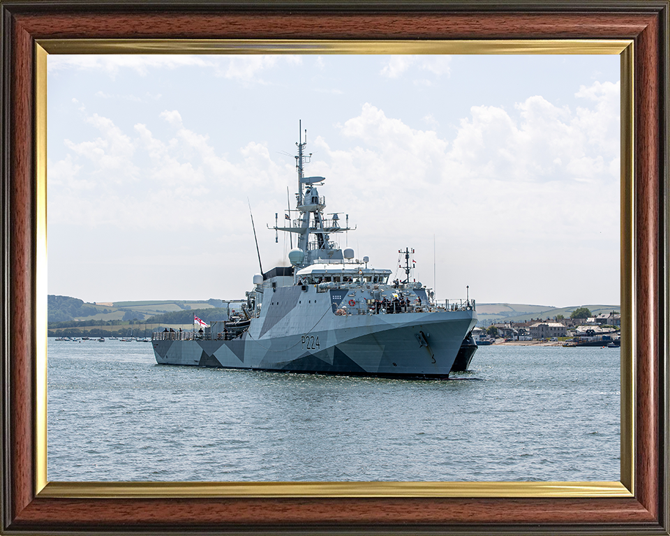HMS Trent (P224) Photo Print - Entering Devonport 2025 - Royal Navy River Class Patrol Vessel Hampshire Prints 10 x 8 Classic Frame No