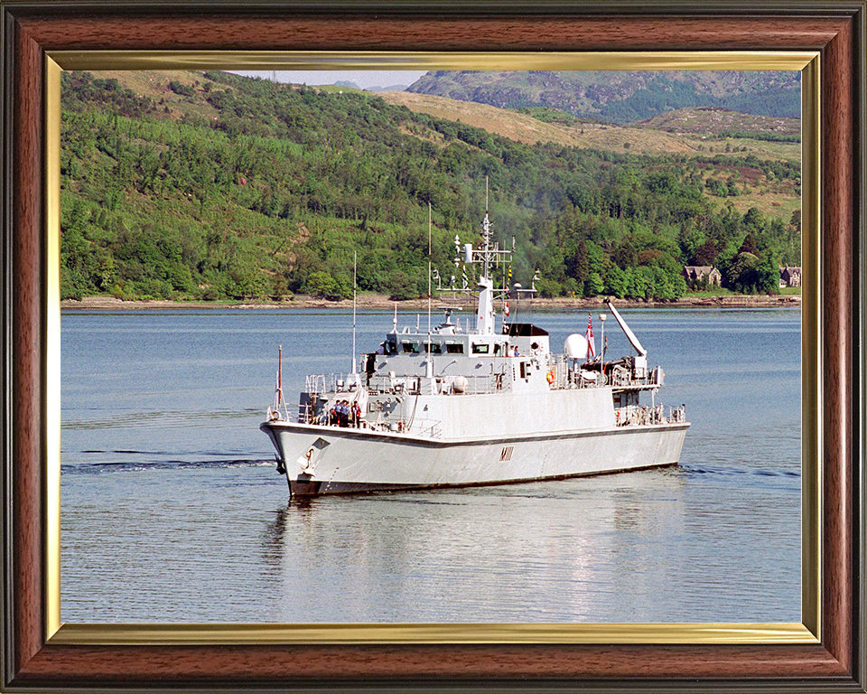 HMS Blyth (M111) Royal Navy Sandown Class Minehunter Clyde 2004 Photo Print Wall Art Decor Posters, Prints, & Visual Artwork Hampshire Prints 10 x 8 Classic Frame No