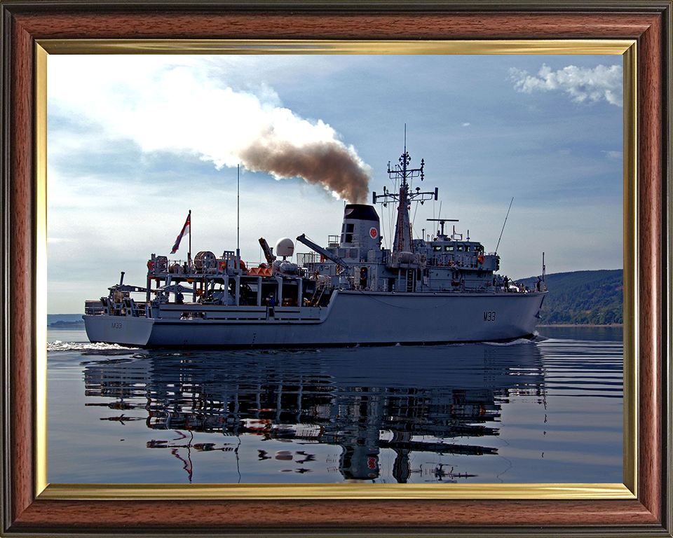 HMS Brocklesby (M33) Photo Print - Sails From HMNB Clyde 2006 - Royal Navy Hunt Class Mine Warfare Vessel Posters, Prints, & Visual Artwork Hampshire Prints 10 x 8 Classic Frame No