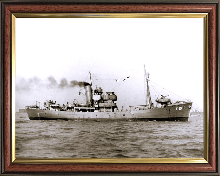 HMS Portsdown (T221) Photo Print - At Sea 1942 - Royal Navy Hills Class Trawler Posters, Prints, & Visual Artwork Hampshire Prints 10 x 8 Classic Frame No