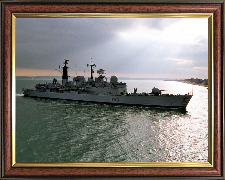 HMS Southampton (D90) - Entering Portsmouth 2004 - Royal Navy Type 42 Destroyer Photo Print Wall Art Naval Decor UK Posters, Prints, & Visual Artwork Hampshire Prints 10 x 8 Classic Frame No