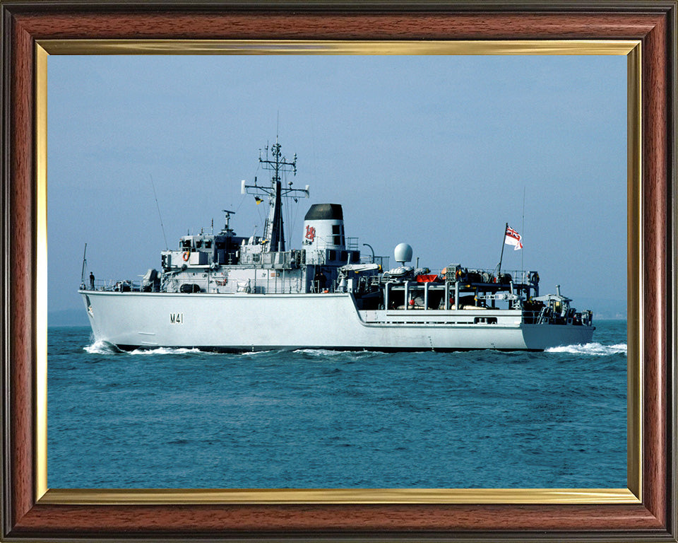 HMS Quorn (M41) Photo Print - Underway - Royal Navy Hunt Class Minehunter Hampshire Prints 10 x 8 Classic Frame No