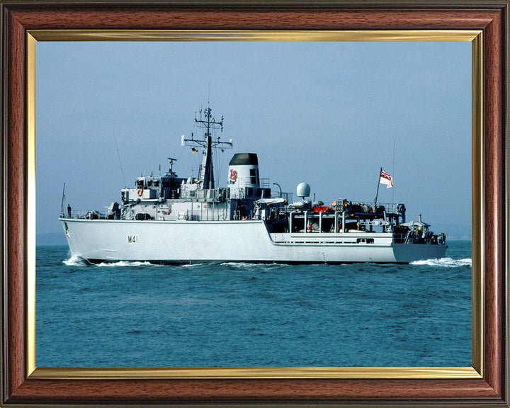 HMS Quorn (M41) Photo Print - Underway - Royal Navy Hunt Class Minehunter Hampshire Prints 10 x 8 Classic Frame No
