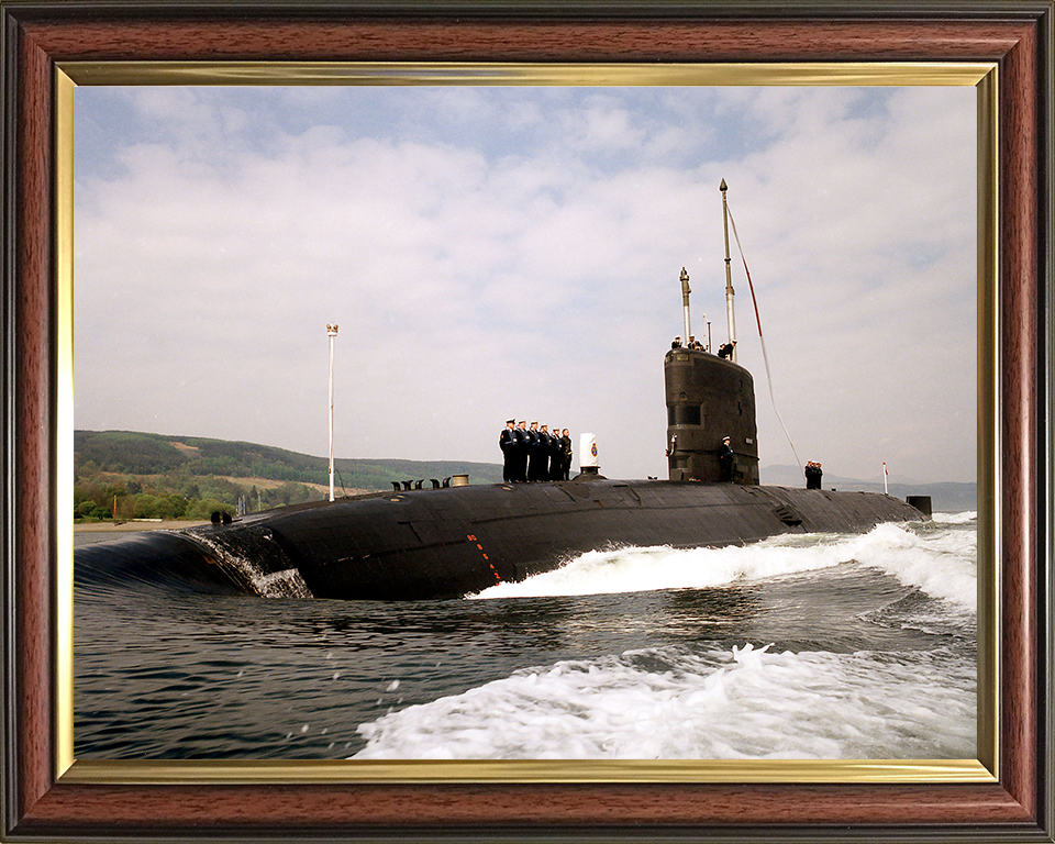 HMS Sceptre (S104) Photo Print - Faslane 1997 - Royal Navy Swiftsure Class Submarine Hampshire Prints 10 x 8 Classic Frame No