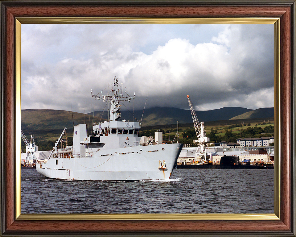 HMS Itchen (M2009) Photo Print - Leaving Faslane - Royal Navy River Class Minesweeper