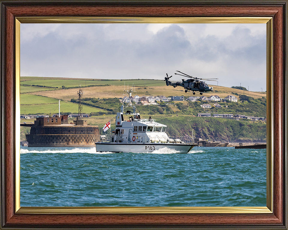 HMS Express (P163) Photo Print - With Wildcat - Royal Navy Archer Class P2000 Patrol Vessel Hampshire Prints 10 x 8 Classic Frame No