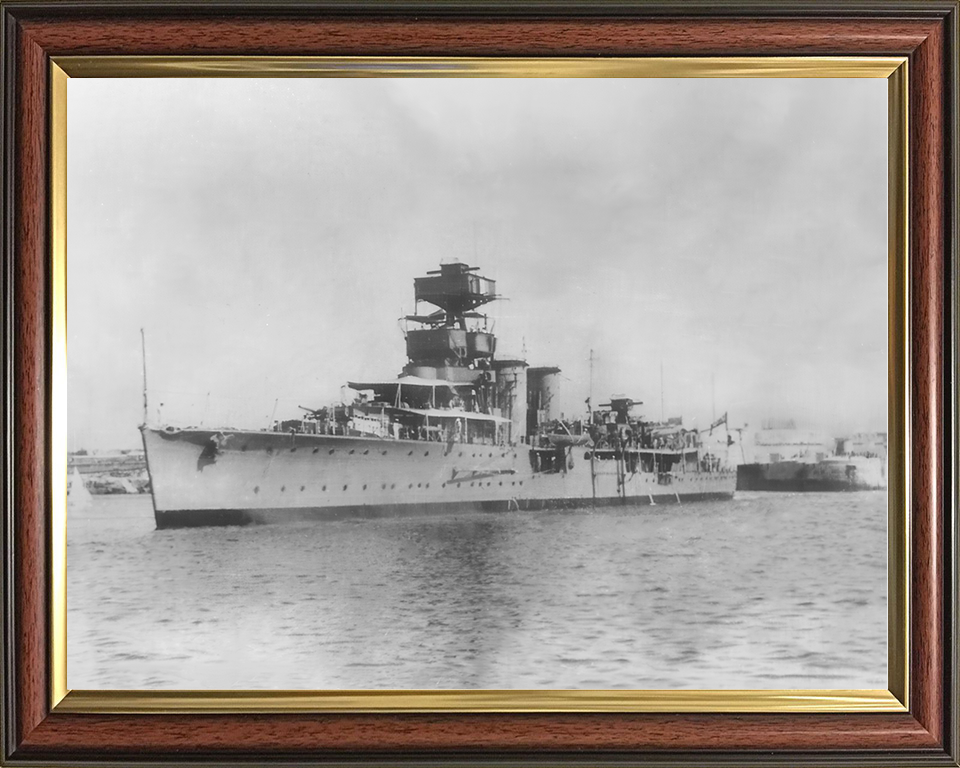 HMS Curlew (D42) Royal Navy C Class Cruiser Port Bow View Photo Print Wall Art Decor Posters, Prints, & Visual Artwork Hampshire Prints 10 x 8 Classic Frame No
