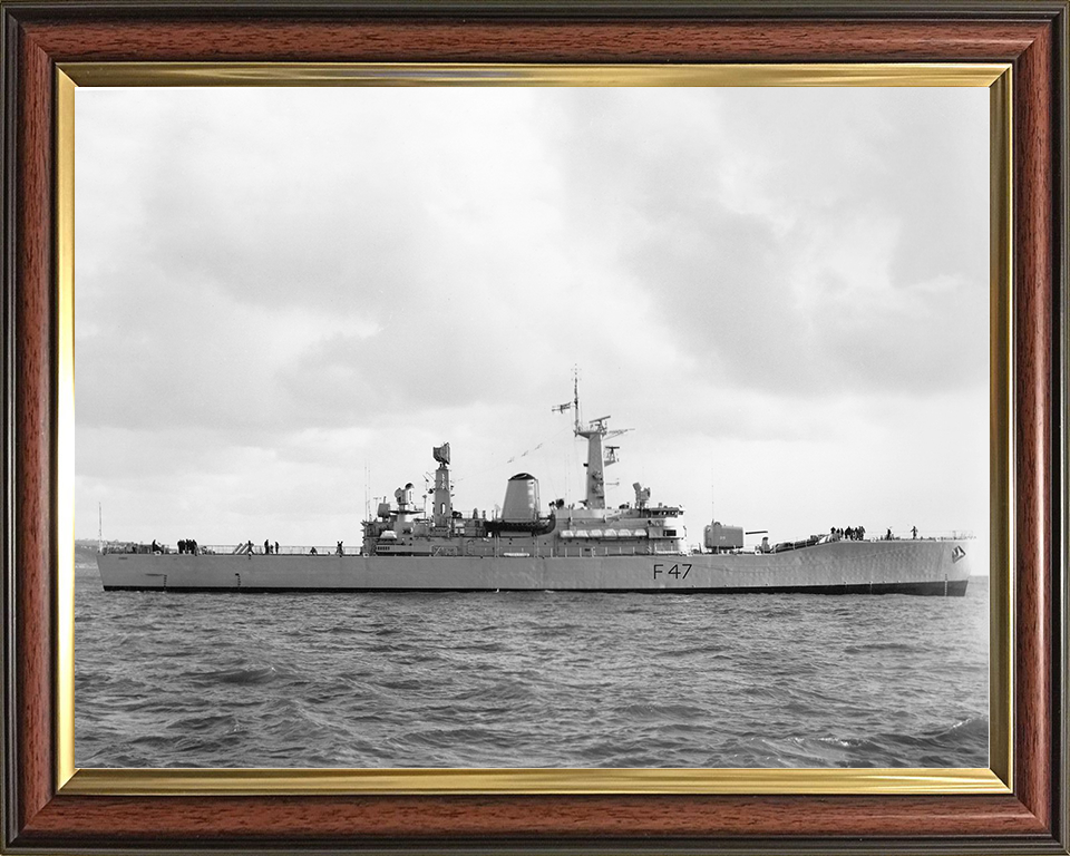 HMS Danae (F47) Royal Navy Leander Class Frigate Starboard Beam View Photo Print Wall Art Decor Posters, Prints, & Visual Artwork Hampshire Prints 10 x 8 Classic Frame No