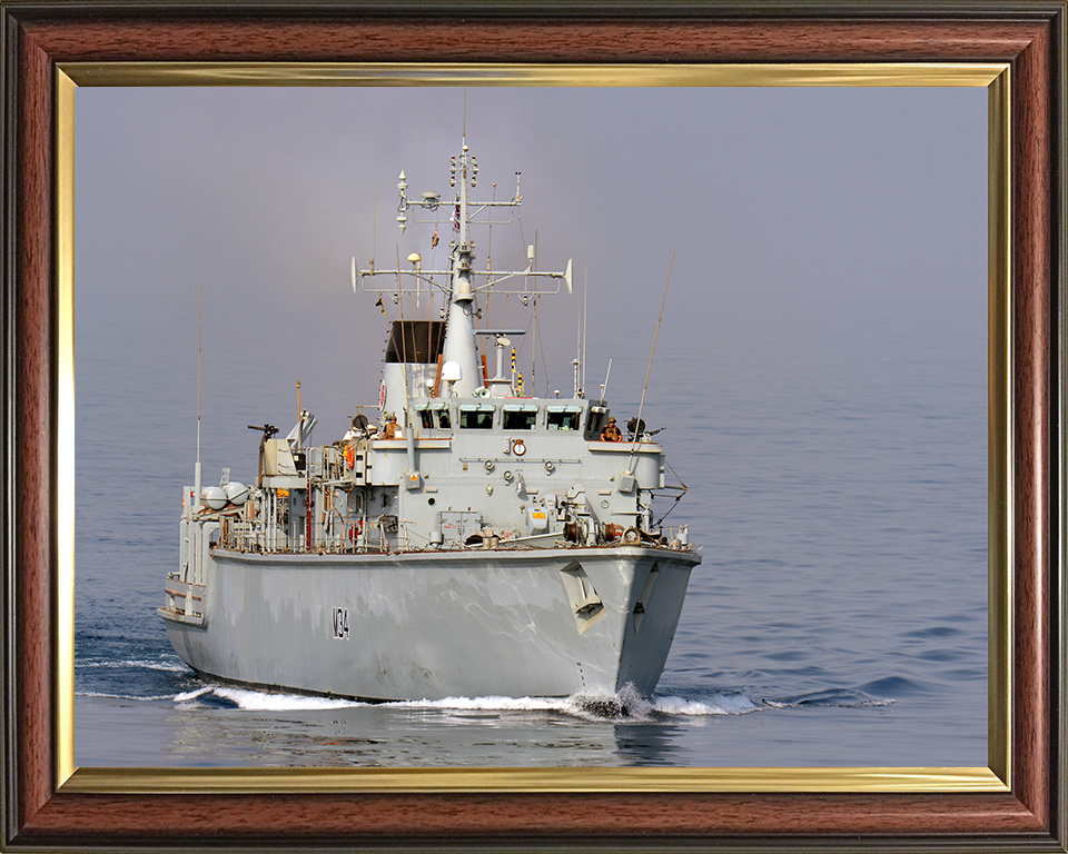 HMS Middleton (M34) Photo Print - Low Starboard Bow View - Royal Navy Hunt Class Mine Warfare Vessel Hampshire Prints 10 x 8 Classic Frame No