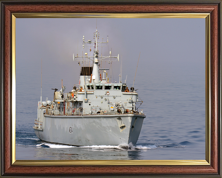 HMS Middleton (M34) Photo Print - Low Starboard Bow View - Royal Navy Hunt Class Mine Warfare Vessel Hampshire Prints 10 x 8 Classic Frame No