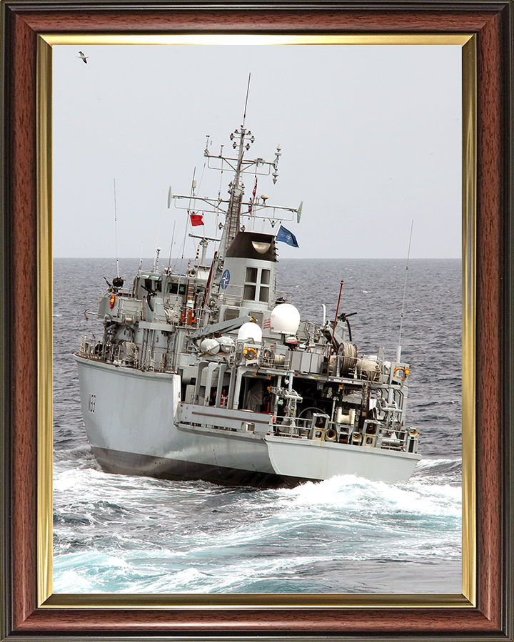 HMS Brocklesby (M33) Royal Navy Hunt Class Mine Warfare Vessel Stern View Photo Print Wall Art Decor Posters, Prints, & Visual Artwork Hampshire Prints 10 x 8 Classic Frame No