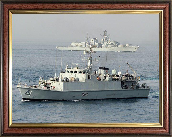 HMS Grimsby M108 | Photo Print | Framed Print | Sandown Class | Minehunter | Royal Navy Hampshire Prints