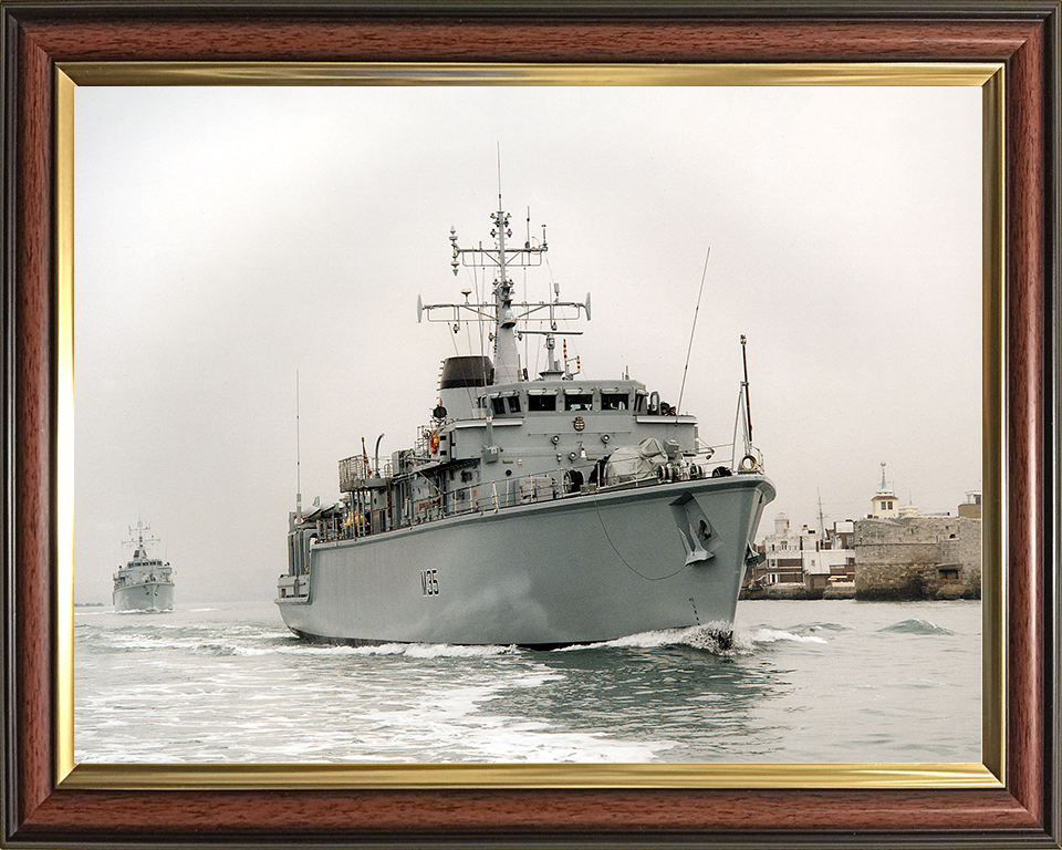 HMS Dulverton (M35) Royal Navy Hunt Class Mine Warfare Vessel Leaving Portsmouth Photo Print Wall Art Decor Posters, Prints, & Visual Artwork Hampshire Prints 10 x 8 Classic Frame No