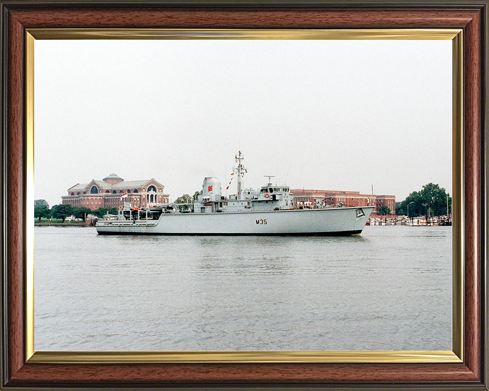 HMS Dulverton (M35) Royal Navy Hunt Class Mine Warfare Vessel Washington Photo Print Wall Art Decor Posters, Prints, & Visual Artwork Hampshire Prints 10 x 8 Classic Frame No
