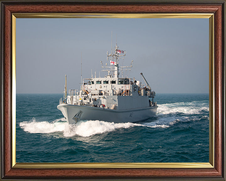 HMS Shoreham M112 | Photo Print | Framed Print | Sandown Class | Minehunter | Royal Navy Hampshire Prints