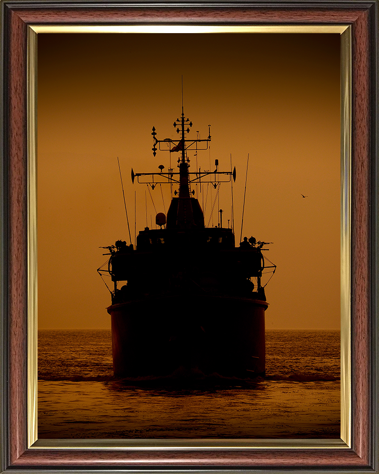 HMS Bangor (M109) Photo Print - Silhouette 2015 - Royal Navy Sandown Class Minehunter Posters, Prints, & Visual Artwork Hampshire Prints 10 x 8 Classic Frame No