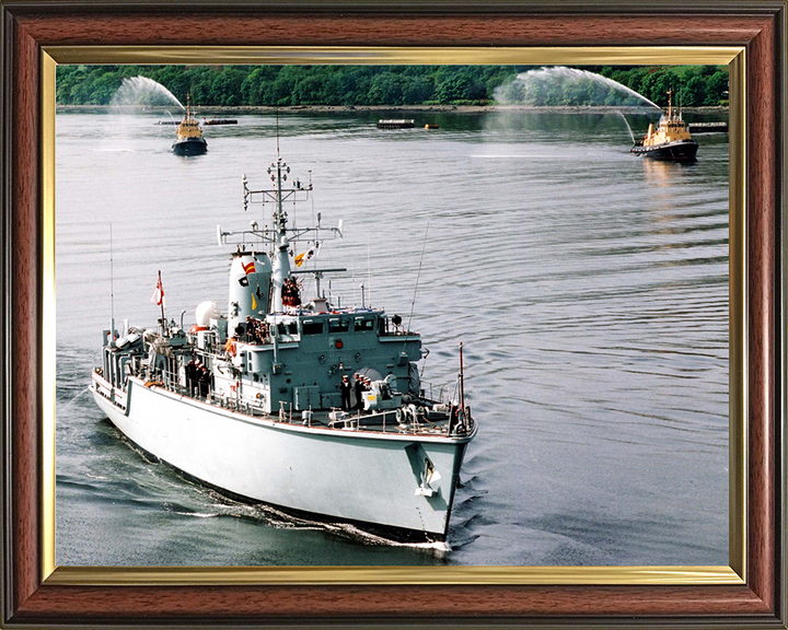 HMS Brocklesby (M33) Photo Print - Gulf Return 2003 - Royal Navy Hunt Class Mine Warfare Vessel Posters, Prints, & Visual Artwork Hampshire Prints 10 x 8 Classic Frame No