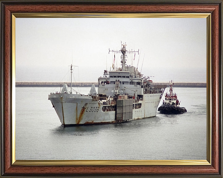 RFA Sir Percivale (L3036) Photo Print - With Tug - Royal Fleet Auxiliary Round Table Class Ship Hampshire Prints 10 x 8 Classic Frame No