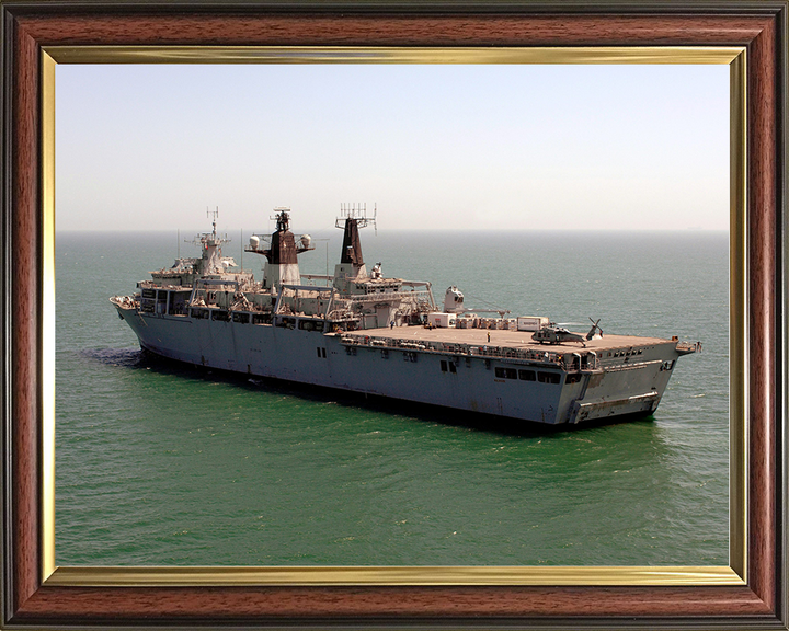 HMS Bulwark (L15) Royal Navy Albion Class Amphibious Ship Persian Gulf 2006 Photo Print Wall Art Decor Posters, Prints, & Visual Artwork Hampshire Prints 10 x 8 Classic Frame No