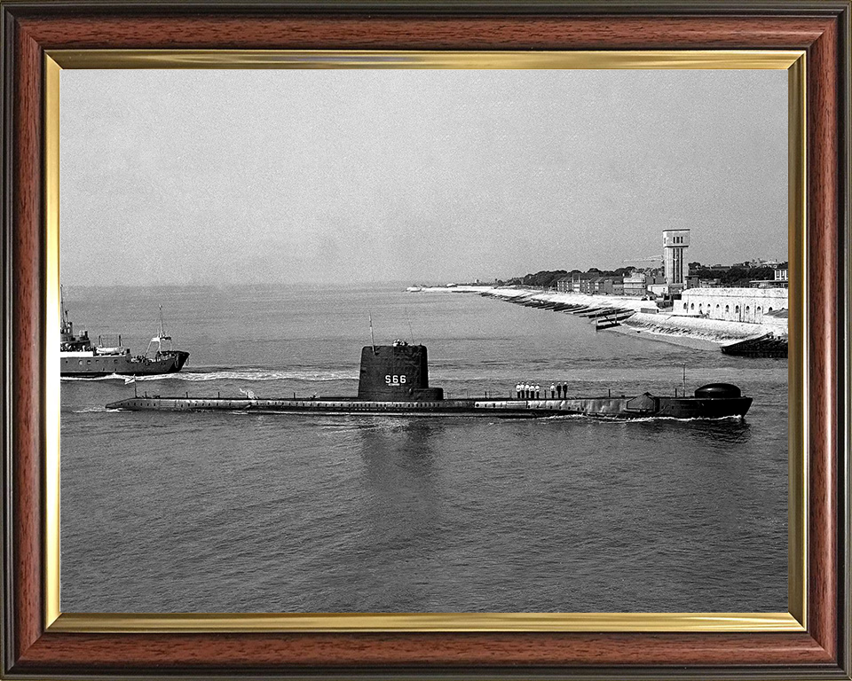 HMS Alderney (S66) (P416) Photo Print - Portsmouth - Royal Navy Amphion Class Submarine Hampshire Prints 10 x 8 Classic Frame No