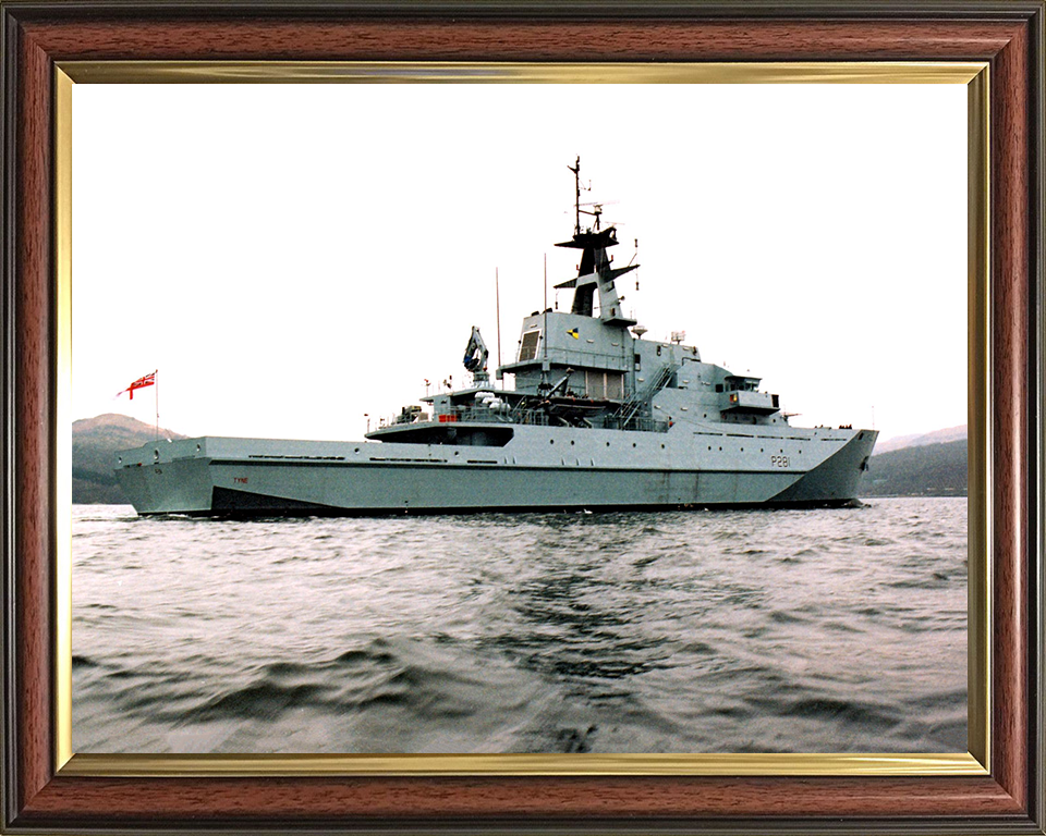 HMS Tyne (P281) Photo Print - On the Clyde 2003 - Royal Navy River Class Patrol Vessel Posters, Prints, & Visual Artwork Hampshire Prints 10 x 8 Classic Frame No
