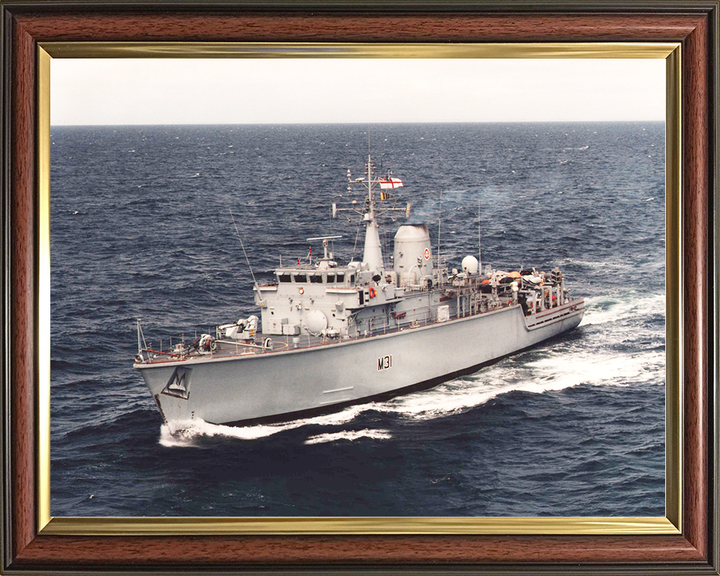 HMS Cattistock (M31) Royal Navy Hunt Class MineHunter Port Side View at Sea Photo Print Wall Art Decor Posters, Prints, & Visual Artwork Hampshire Prints 10 x 8 Classic Frame No