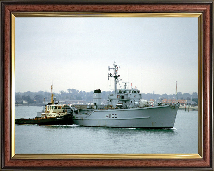 HMS Maxton (M1165) Photo Print - Entering Harbour - Royal Navy Ton Class Minesweeper Hampshire Prints 10 x 8 Classic Frame No