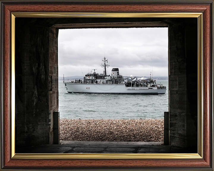 HMS Brocklesby (M33) Royal Navy Hunt Class Mine Warfare Vessel From Sallyport Photo Print Wall Art Decor Posters, Prints, & Visual Artwork Hampshire Prints 10 x 8 Classic Frame No
