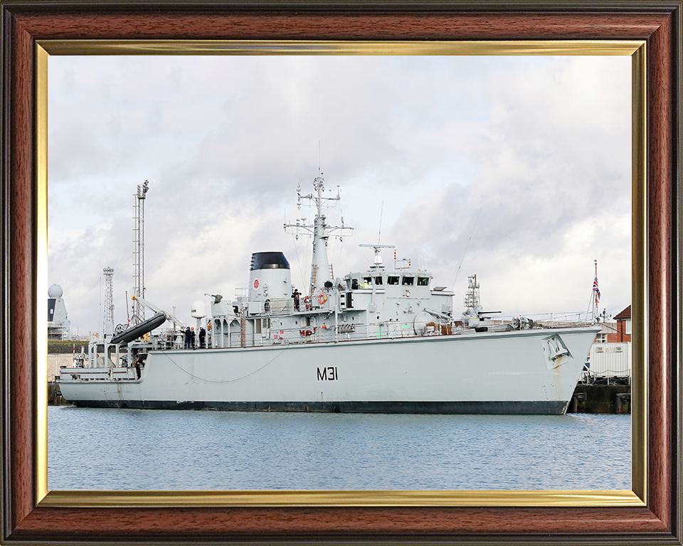 HMS Cattistock (M31) Royal Navy Hunt Class MineHunter Alongside Photo Print Wall Art Decor Posters, Prints, & Visual Artwork Hampshire Prints 10 x 8 Classic Frame No