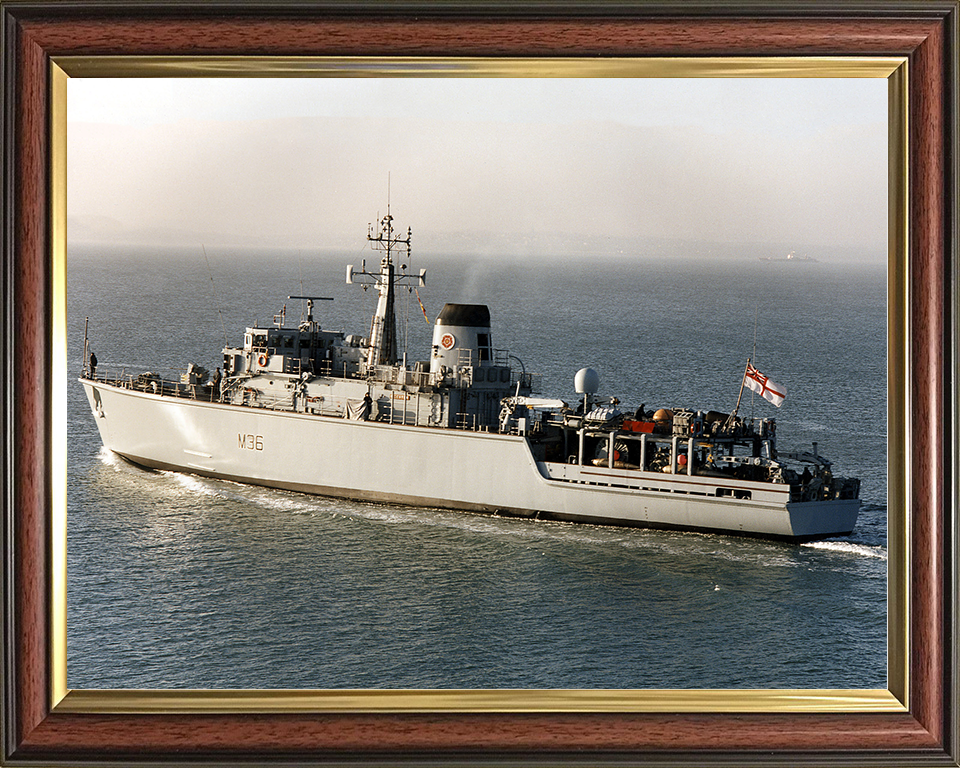 HMS Bicester (M36) Royal Navy Hunt Class Mine Warfare Vessel Leaving Portsmouth 1997 Photo Print Wall Art Decor Posters, Prints, & Visual Artwork Hampshire Prints 10 x 8 Classic Frame No