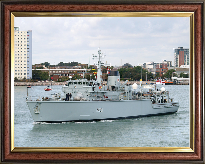 HMS Cattistock (M31) Royal Navy Hunt Class MineHunter Exiting Portsmouth Photo Print Wall Art Decor Posters, Prints, & Visual Artwork Hampshire Prints 10 x 8 Classic Frame No