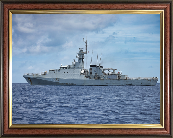 HMS Trent (P224) Photo Print - Port Beam View - Royal Navy River Class Patrol Vessel Hampshire Prints 10 x 8 Classic Frame No