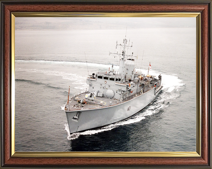 HMS Cattistock (M31) Royal Navy Hunt Class MineHunter Turning to Starboard Photo Print Wall Art Decor Posters, Prints, & Visual Artwork Hampshire Prints 10 x 8 Classic Frame No