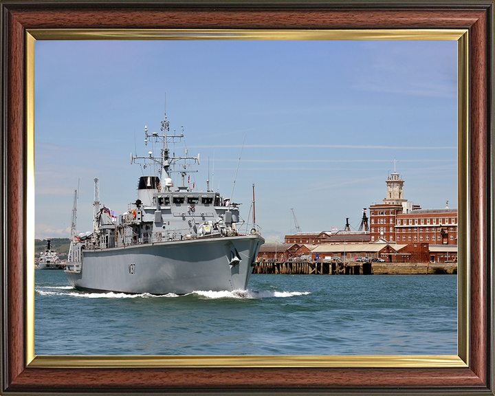 HMS Chiddingfold (M37) Royal Navy Hunt Class Minehunter Portsmouth Harbour Photo Print Wall Art Decor Posters, Prints, & Visual Artwork Hampshire Prints 10 x 8 Classic Frame No