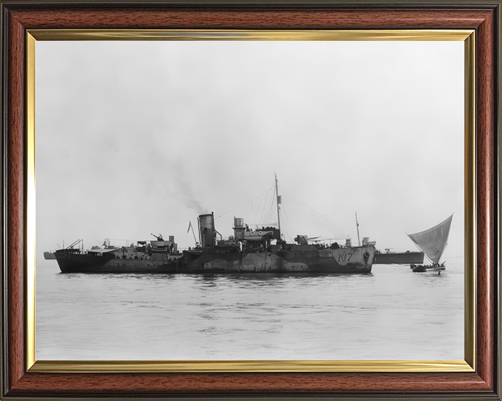 HMS Amaranthus (K17) Photo Print - Starboard View - Royal Navy Flower Class Corvette Hampshire Prints 10 x 8 Classic Frame No