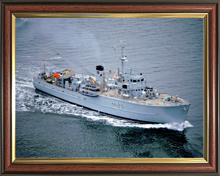 HMS Cuxton M1125 Royal Navy Ton class minesweeper at sea Photo Print Wall art Poster Hampshire Prints 10 x 8 Classic Frame No