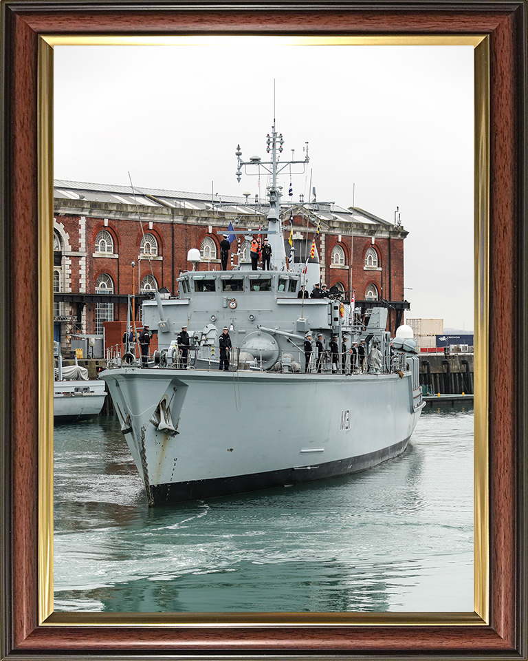 HMS Cattistock (M31) Photo Print - Portsmouth 2019 - Royal Navy Hunt Class MineHunter Posters, Prints, & Visual Artwork Hampshire Prints 10 x 8 Classic Frame No