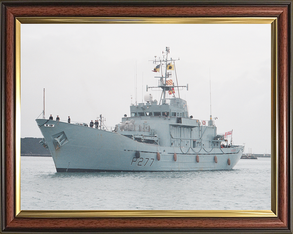 HMS Anglesey (P277) Royal Navy Island Class Patrol Vessel Entering Harbour Photo Print Wall Art Decor Posters, Prints, & Visual Artwork Hampshire Prints 10 x 8 Classic Frame No