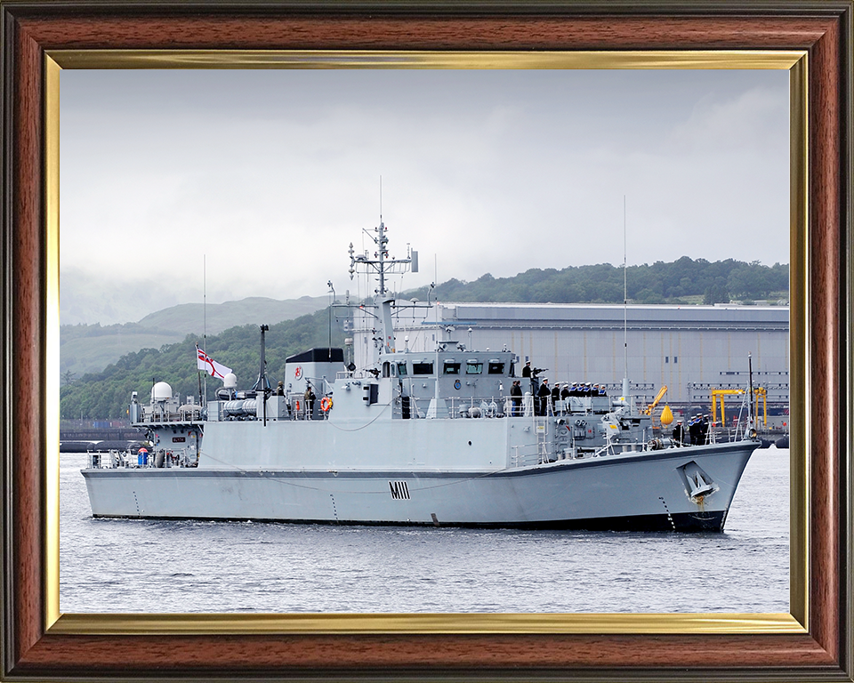 HMS Blyth (M111) Royal Navy Sandown Class Minehunter Faslane 2012 Photo Print Wall Art Decor Posters, Prints, & Visual Artwork Hampshire Prints 10 x 8 Classic Frame No