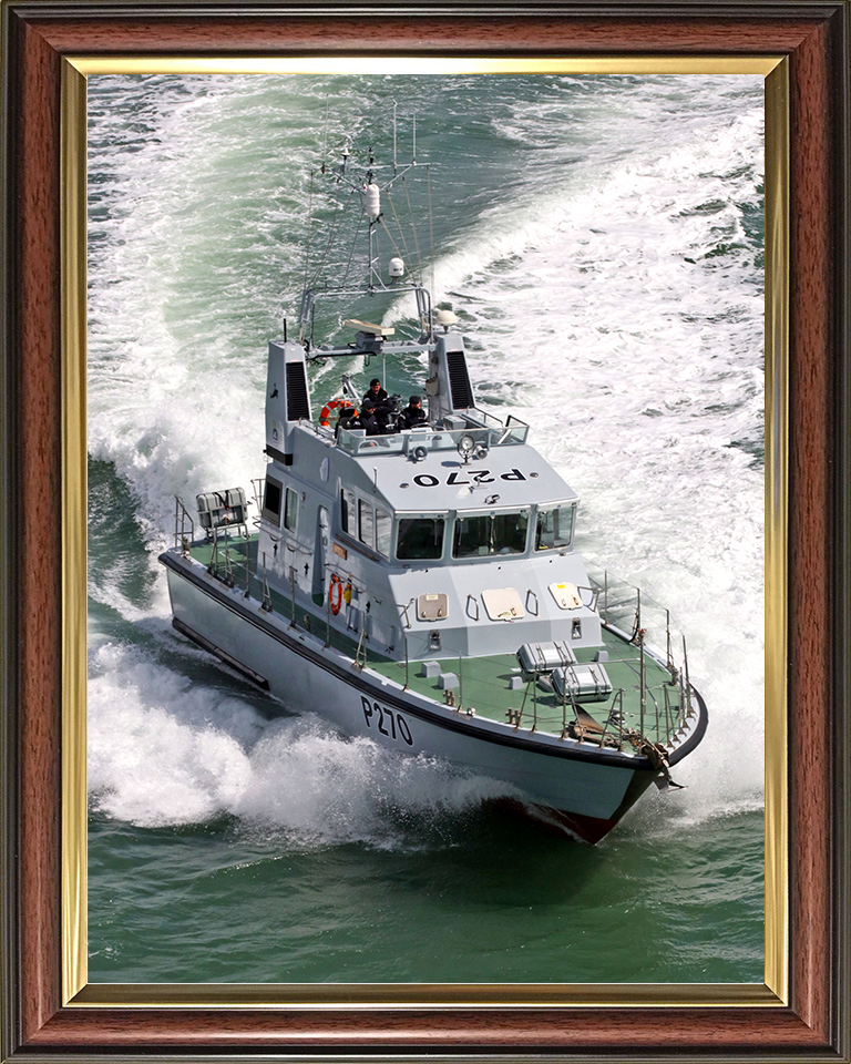 HMS Biter (P270) Royal Navy Archer Class P2000 Patrol Vessel Starboard Bow 2017 Photo Print Wall Art Decor Posters, Prints, & Visual Artwork Hampshire Prints 10 x 8 Classic Frame No