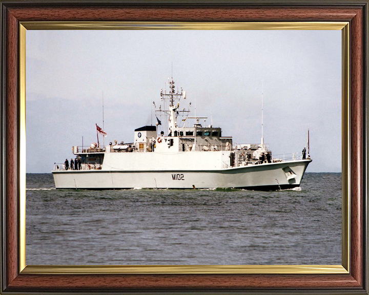 HMS Inverness M102 | Photo Print | Framed Print | Sandown Class | Minehunter | Royal Navy Hampshire Prints