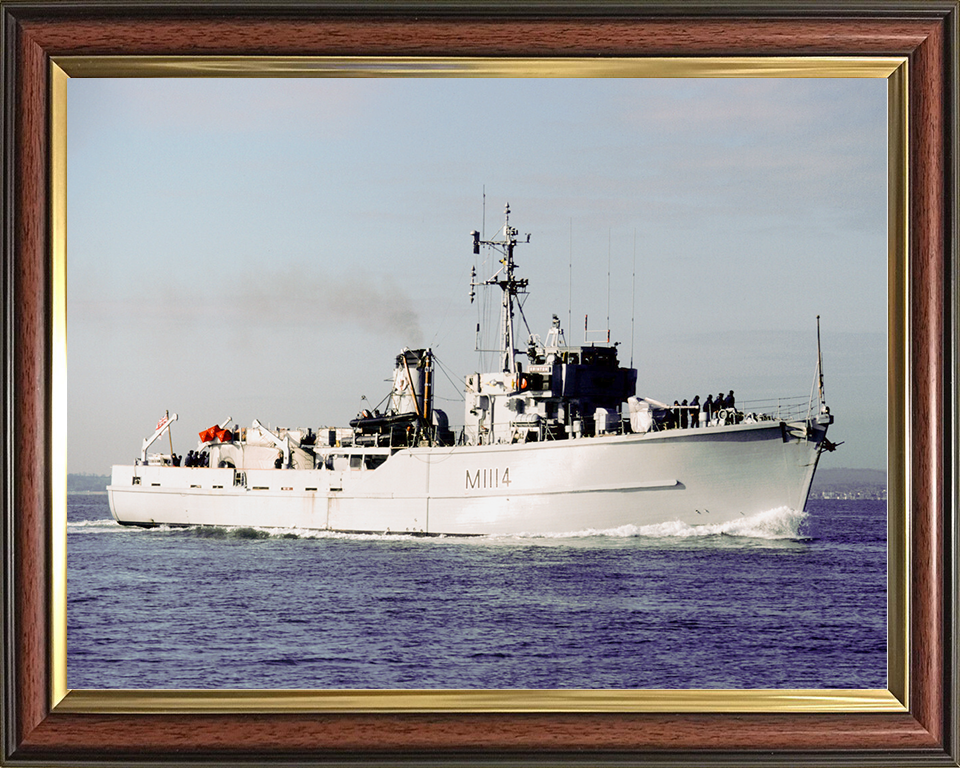HMS Brinton (M1114) Royal Navy Ton Class Minesweeper Entering Harbour Photo Print Wall Art Decor Posters, Prints, & Visual Artwork Hampshire Prints 10 x 8 Classic Frame No