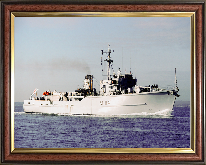 HMS Brinton (M1114) Royal Navy Ton Class Minesweeper Entering Harbour Photo Print Wall Art Decor Posters, Prints, & Visual Artwork Hampshire Prints 10 x 8 Classic Frame No