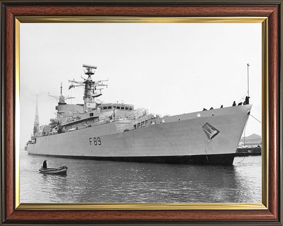 HMS Battleaxe (F89) Royal Navy Type 22 Frigate Coming Alongside Photo Print Wall Art Decor Posters, Prints, & Visual Artwork Hampshire Prints 10 x 8 Classic Frame No