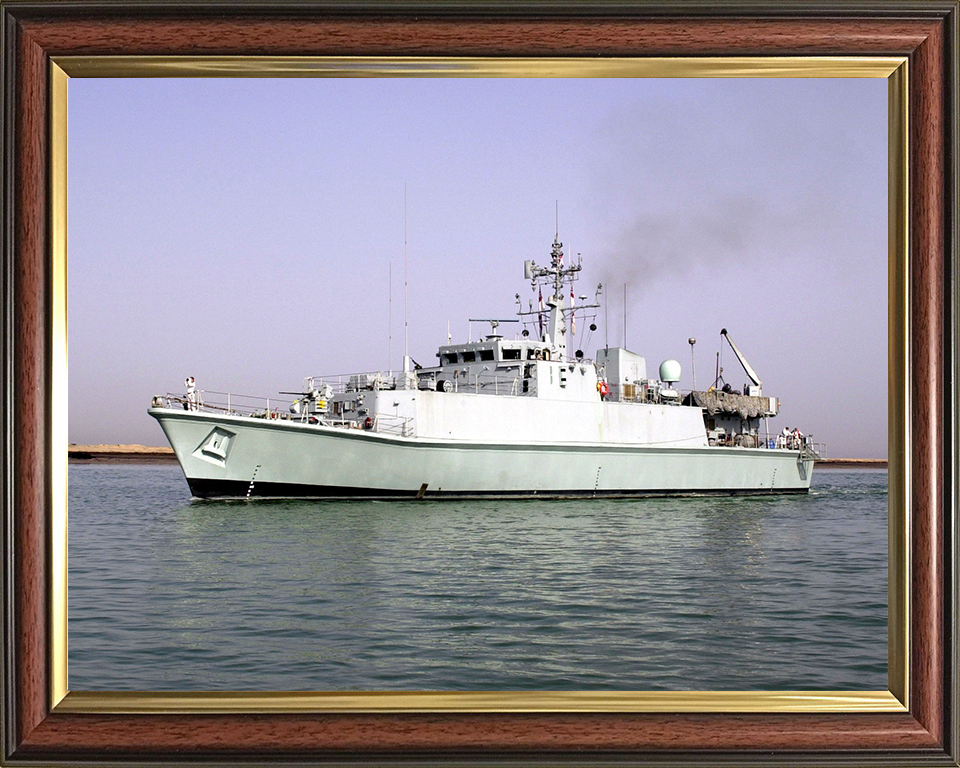 HMS Sandown (M101) Photo Print - Az Zubayr Iraq 2003 - Royal Navy Sandown Class Minehunter Hampshire Prints 10 x 8 Classic Frame No