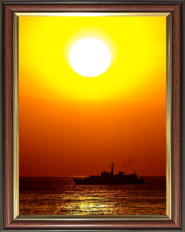 HMS Pembroke (M107) Photo Print - At Sunset 2010 - Royal Navy Sandown Class Minehunter Hampshire Prints 10 x 8 Classic Frame No